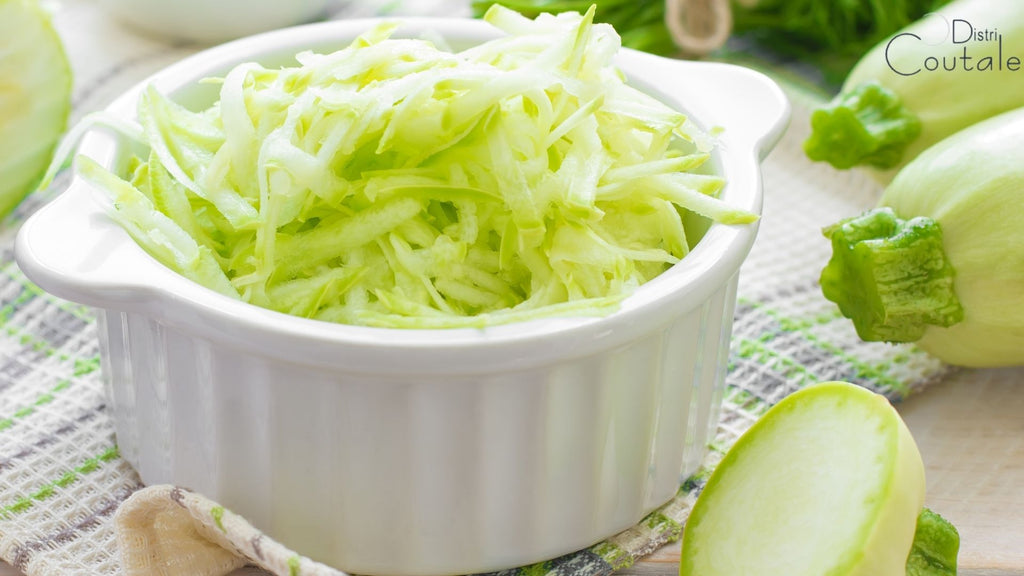 Comment utiliser une mandoline Coutale pour râper des courgettes ?